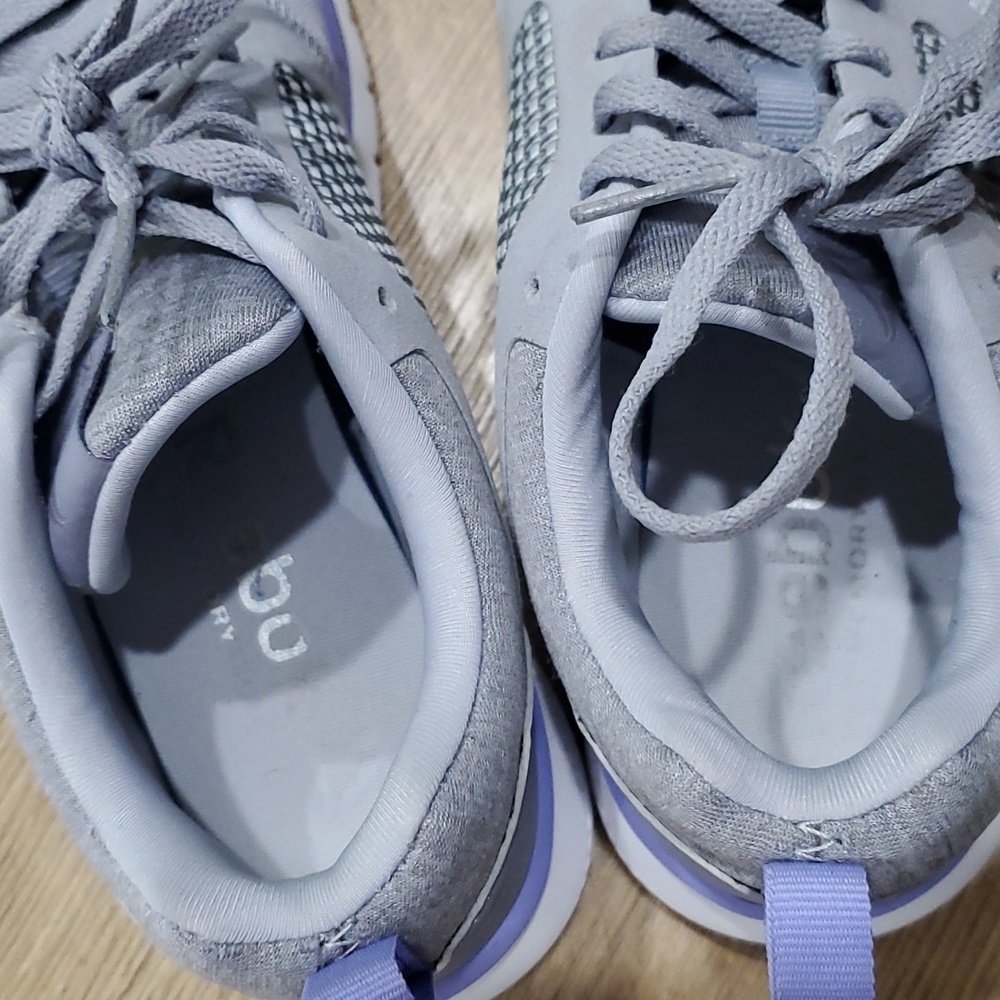 Reebok Athletic Shoes View 3